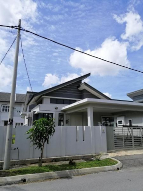 UmarHarraz Homestay Melaka-PEACEFUL AND SPACIOUS